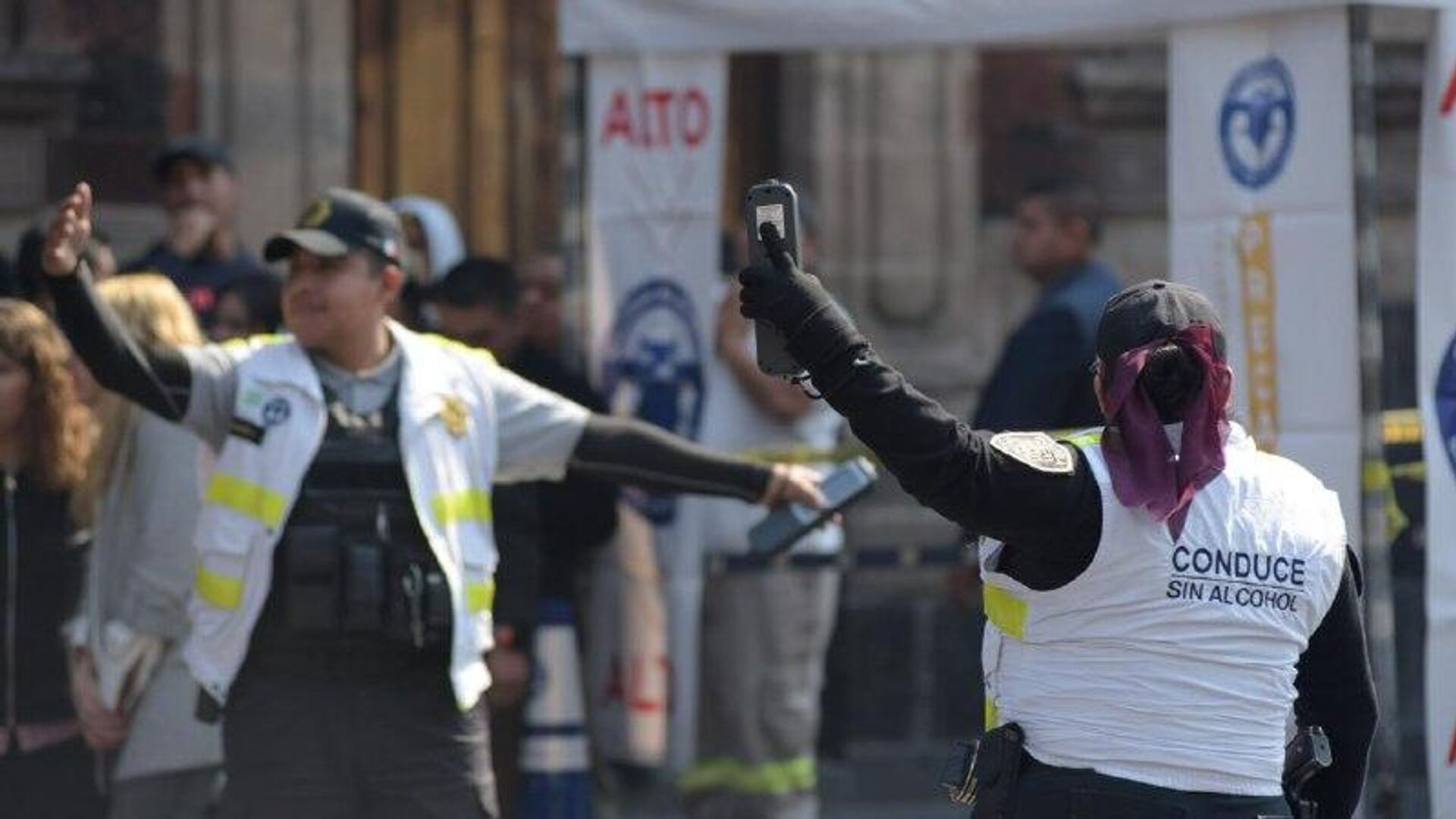 Arrestan en CDMX a más de 70 personas en inicio de operativo contra la conducción bajo efectos del alcohol Arrestan en CDMX a más de 70 personas en inicio de operativo contra la conducción bajo efectos del alcohol - Sputnik Mundo, 1920, 14.12.2025