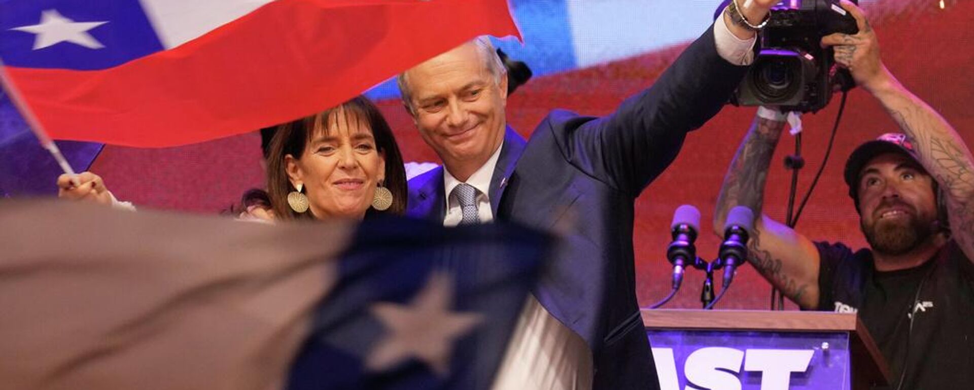 Jose Antonio Kast da un discurso en Snatiago de Chile tras su triunfo electoral - Sputnik Mundo, 1920, 01.05.2026