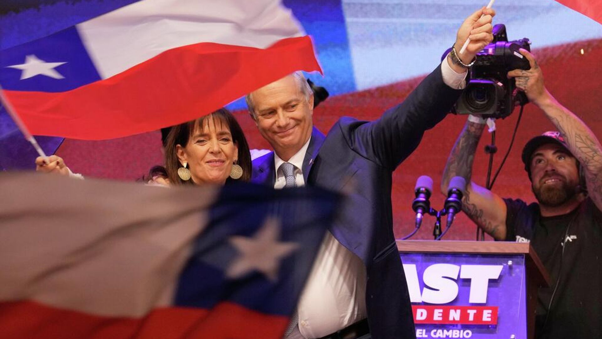 Jose Antonio Kast da un discurso en Snatiago de Chile tras su triunfo electoral Jose Antonio Kast da un discurso en Snatiago de Chile tras su triunfo electoral - Sputnik Mundo, 1920, 15.12.2025