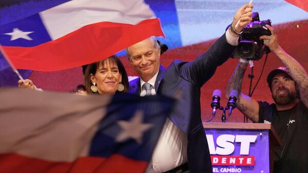 Jose Antonio Kast da un discurso en Snatiago de Chile tras su triunfo electoral - Sputnik Mundo