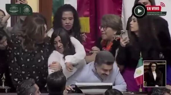Se arma la trifulca en el Congreso de la Ciudad de México - Sputnik Mundo