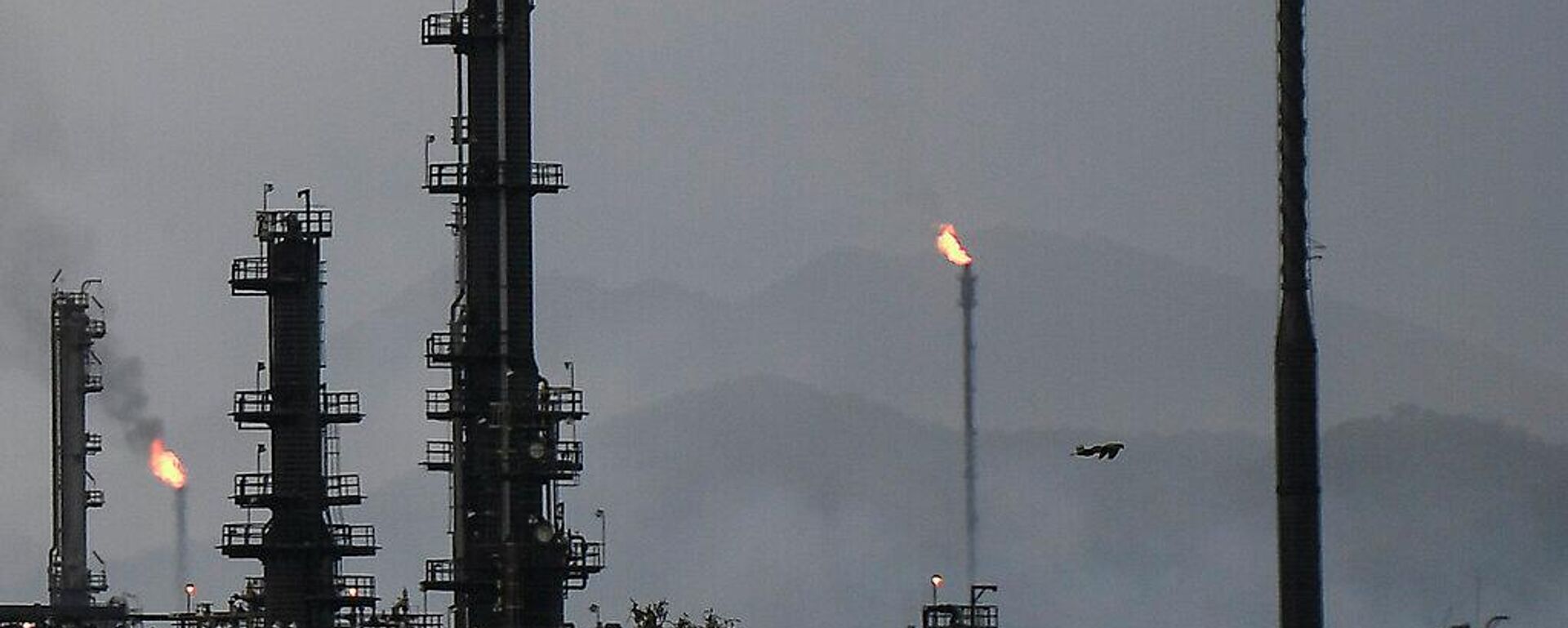 Vista de un complejo petrolero en Venezuela - Sputnik Mundo, 1920, 16.12.2025