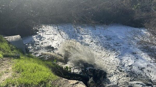 México y EEUU firman acuerdo para frenar crisis de aguas residuales del río Tijuana - Sputnik Mundo