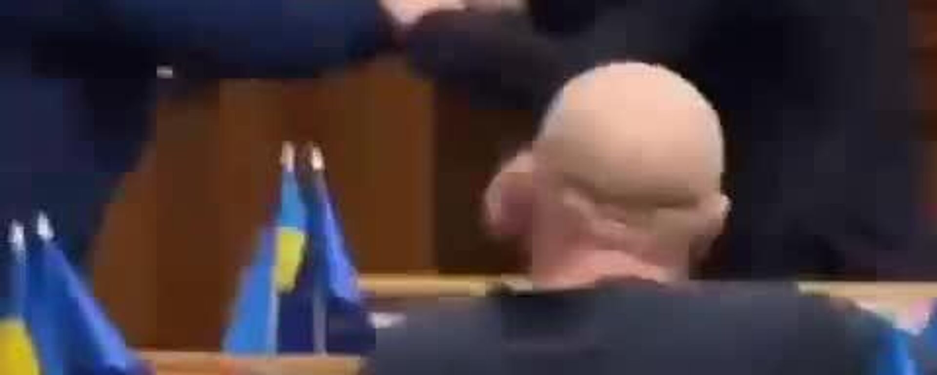 Riña en el Parlamento de Ucrania: diputados se pelean por el cuestionable comandante en jefe de las FFAA - Sputnik Mundo, 1920, 16.12.2025