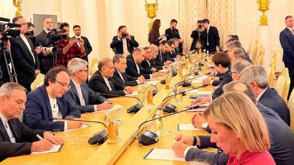 Arrancan en Moscú las negociaciones entre los cancilleres de Rusia e Irán - Sputnik Mundo