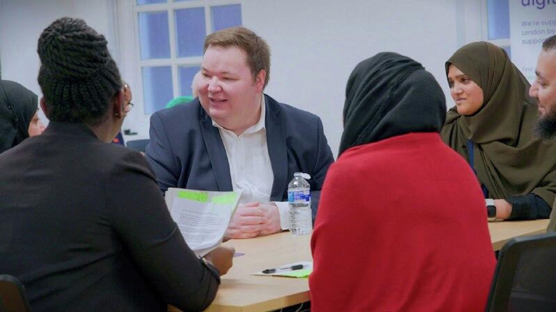 ¿Cuánto cuestan al Reino Unido las parejas migrantes? ¿Cuánto cuestan al Reino Unido las parejas migrantes? - Sputnik Mundo, 1920, 18.12.2025