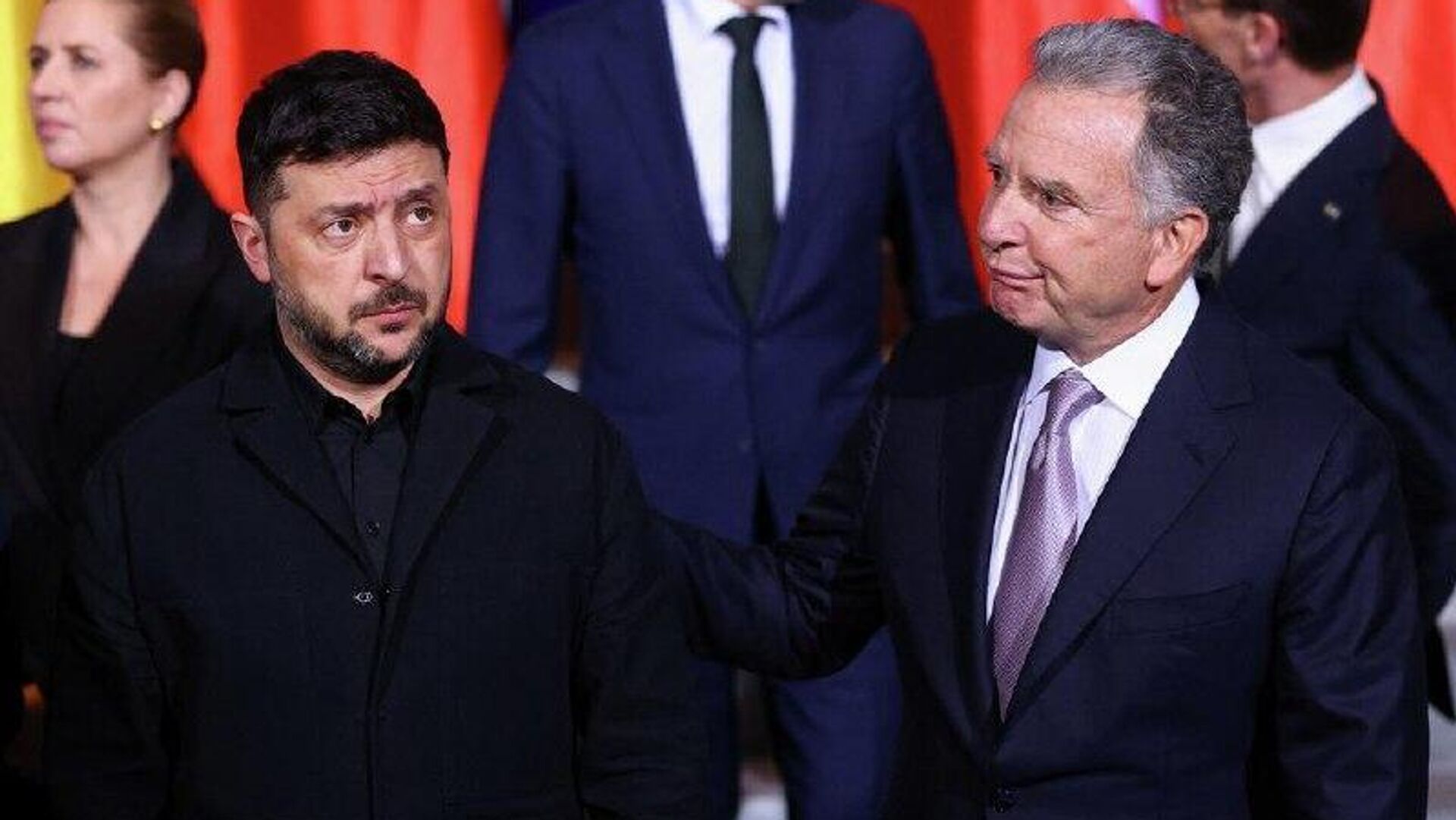 Revelan que EEUU quiere obtener el 50% de los ingresos de las empresas que se encarguen de la reconstrucción de Ucrania Revelan que EEUU quiere obtener el 50% de los ingresos de las empresas que se encarguen de la reconstrucción de Ucrania - Sputnik Mundo, 1920, 18.12.2025