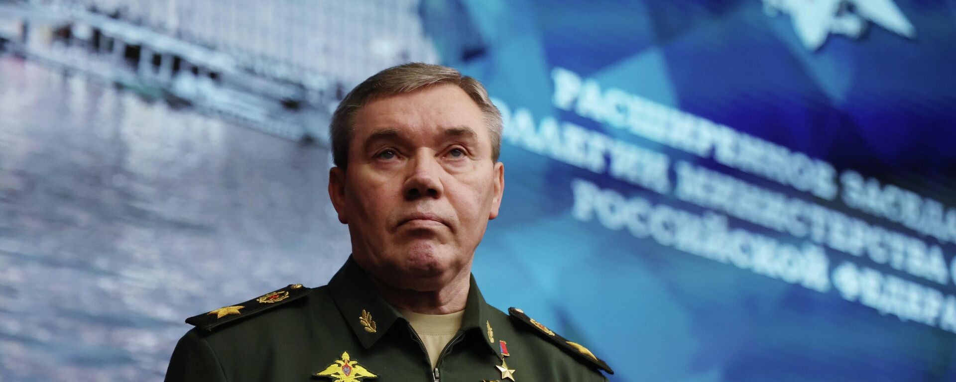  Valeri Guerásimov, jefe del Estado Mayor de las FFAA de Rusia, en una reunión ampliada de la junta del Ministerio de Defensa de Rusia  - Sputnik Mundo, 1920, 18.12.2025