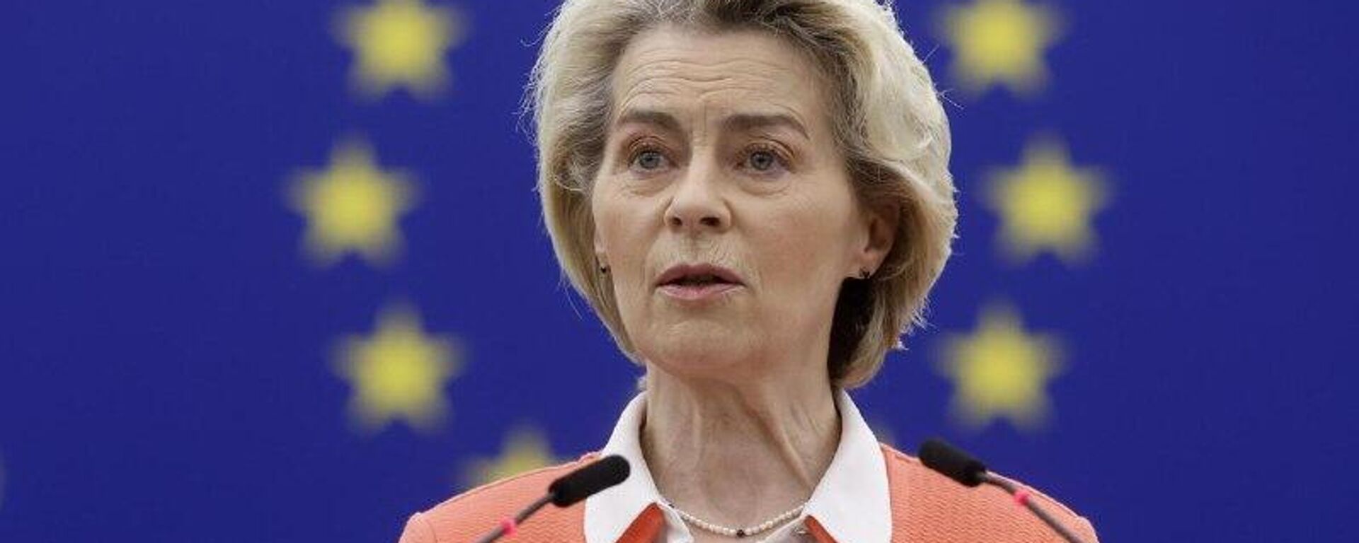 La decisión de la cumbre de la UE sobre los activos de Rusia fue un fracaso para Merz y Von der Leyen, reportan medios - Sputnik Mundo, 1920, 19.12.2025