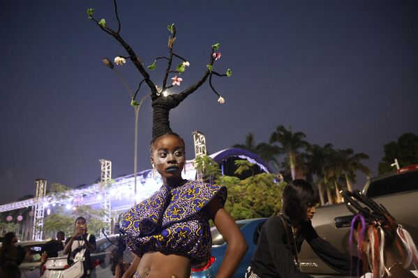 El Festival de Cabello y Belleza Afro en la ciudad de Abuya, Nigeria. El evento celebra la herencia africana y la diversidad cultural, e incluye eventos que resaltan la riqueza, la creatividad y la singularidad del cabello afro y la estética tradicional.  - Sputnik Mundo