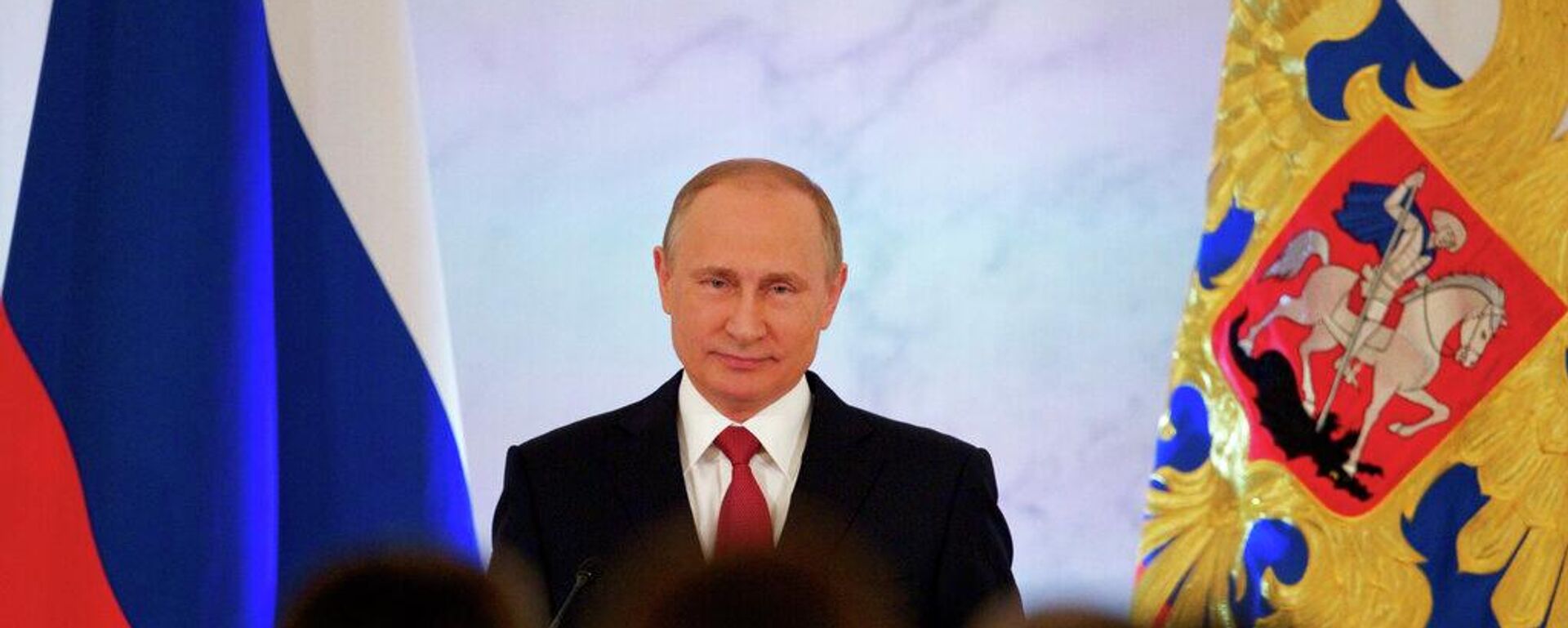 Vladímir Putin, presidente ruso, sonríe mientras pronuncia su discurso anual sobre el estado de la nación en el Kremlin en Moscú, Rusia, el 1 de diciembre de 2016 - Sputnik Mundo, 1920, 16.01.2026