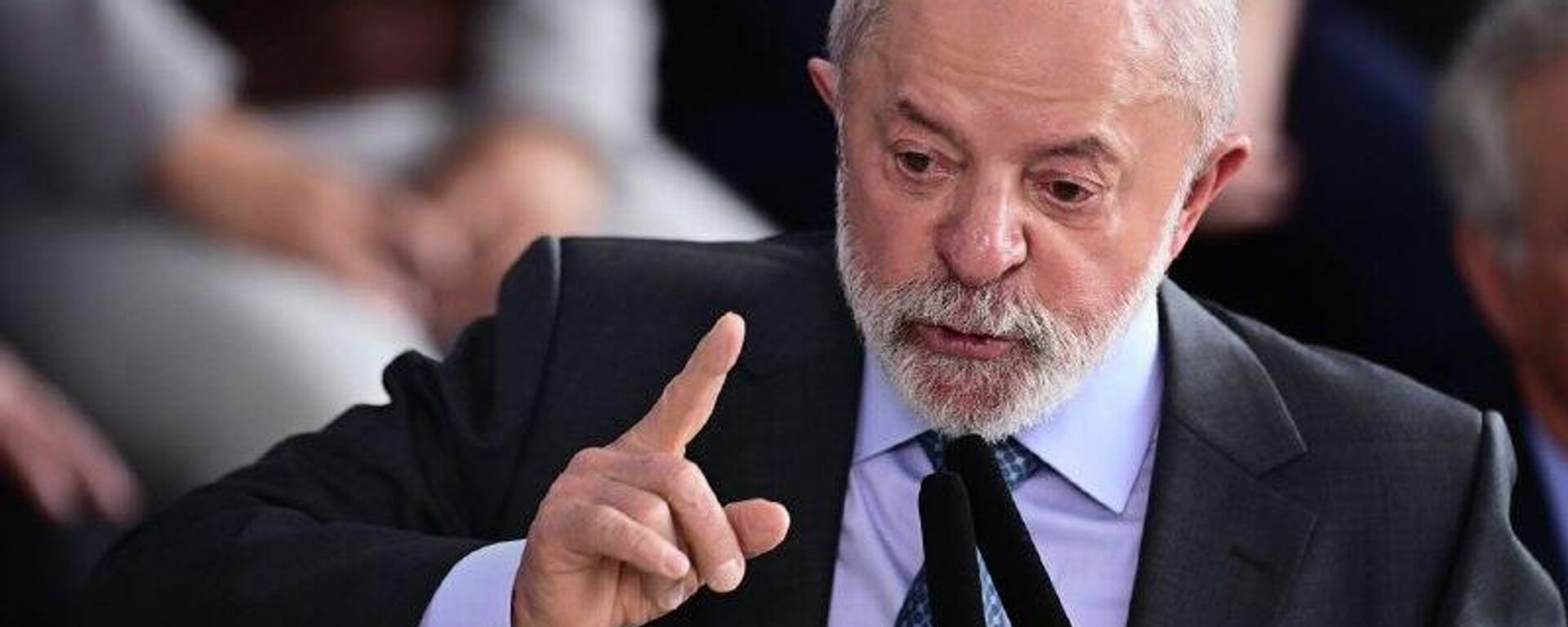 Luiz Inacio Lula da Silva, presidente de Brasil, participa en una ceremonia para promulgar un proyecto de ley que amplía el rango de exenciones y establece tasas mínimas de impuesto a la renta en Brasil el 26 de noviembre de 2025 - Sputnik Mundo, 1920, 20.12.2025