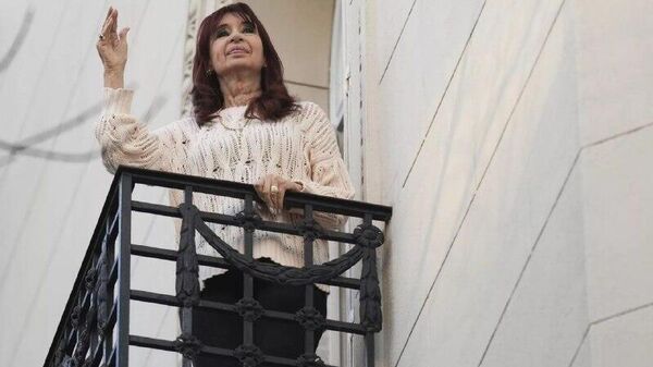 Hospitalizan a la exmandataria argentina Cristina Fernández, según medios - Sputnik Mundo