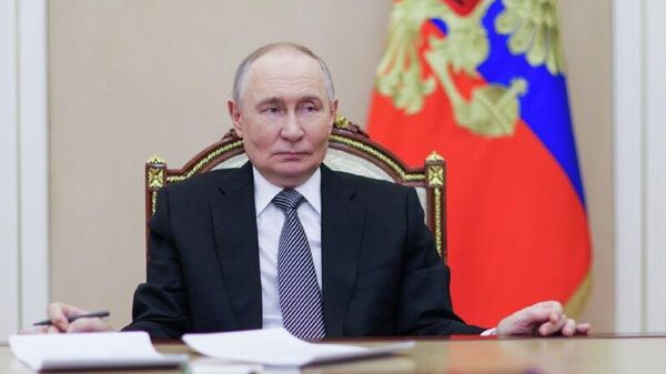 Putin está dispuesto a dialogar con Macron si existe voluntad política mutua, anuncia el Kremlin - Sputnik Mundo