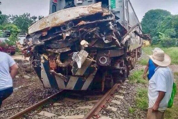 Tráiler choca con el Tren Interoceánico en el sur de México - Sputnik Mundo