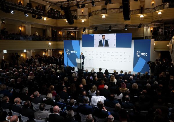 El vicepresidente de Estados Unidos, J. D. Vance, interviene en la Conferencia de Seguridad de Múnich. La 61.ª Conferencia de Seguridad de Múnich se celebró del 14 al 16 de febrero de 2025 en el Hotel Bayerischer Hof de esa ciudad. El vicepresidente de Estados Unidos, J. D. Vance, interviene en la Conferencia de Seguridad de Múnich. La 61.ª Conferencia de Seguridad de Múnich se celebró del 14 al 16 de febrero de 2025 en el Hotel Bayerischer Hof de esa ciudad. - Sputnik Mundo