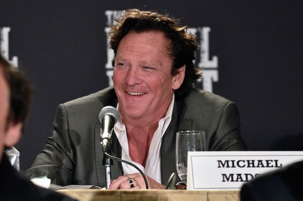 El 3 de julio, el actor estadounidense Michael Madsen, conocido por sus papeles en películas del director Quentin Tarantino, falleció a los 67 años a causa de un paro cardíaco.Fue conocido principalmente por su participación en películas como Perros de la calle (1992), Kill Bill (2004) y Sin City (2005). - Sputnik Mundo