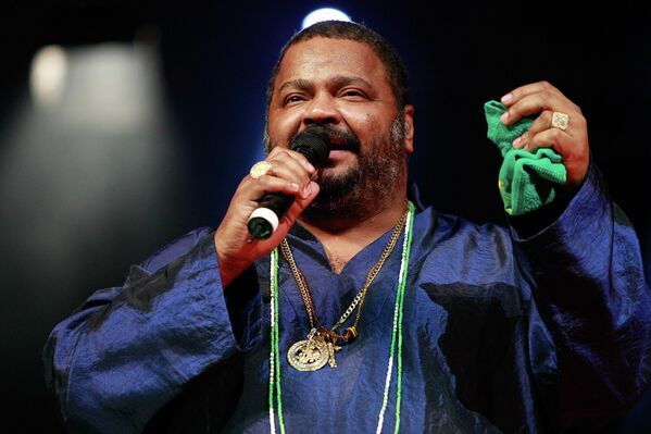 El 8 de agosto, Arlindo Cruz, histórico compositor brasileño de samba, murió a la edad de 66 años.Por su parte, el presidente de Brasil, Luiz Inacio Lula da Silva, lamentó el deceso de Cruz, a quien se refirió como "uno de los compositores y artistas más talentosos y respetados" del país sudamericano.Se apartó de la escena musical en 2017, cuando sufrió un derrame cerebral mientras tomaba un baño. - Sputnik Mundo