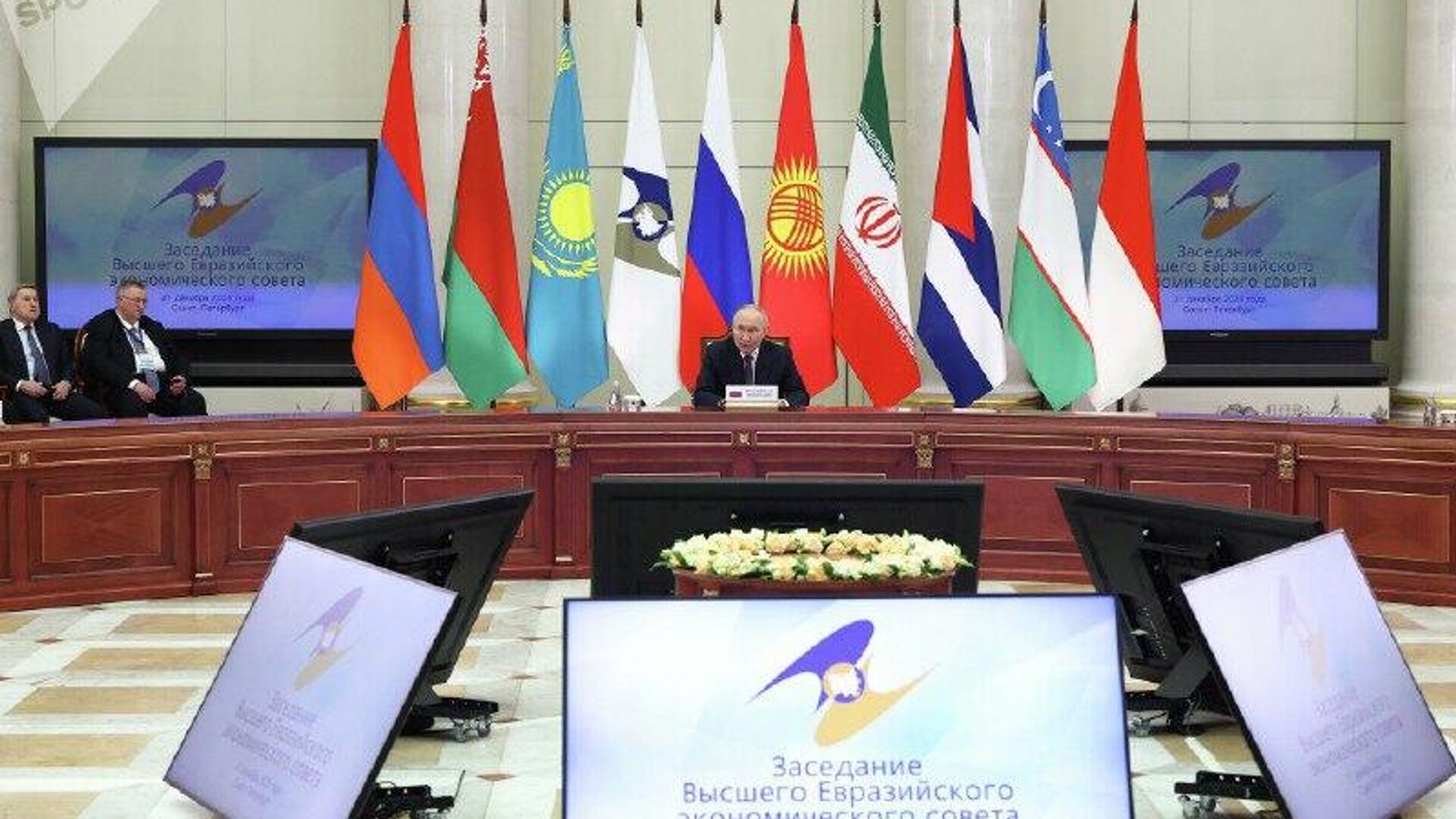 La Unión Económica Euroasiática se ha consolidado como un centro autosuficiente del emergente mundo multipolar, afirma Putin La Unión Económica Euroasiática se ha consolidado como un centro autosuficiente del emergente mundo multipolar, afirma Putin - Sputnik Mundo, 1920, 21.12.2025