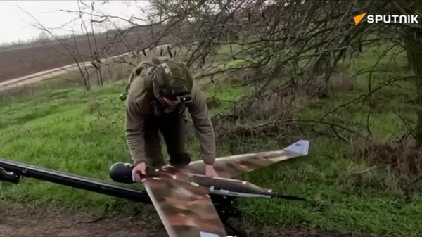 Sabemos los mejores momentos para volar: dron Lancet destruye un obús estadounidense M777 de las FFAA de Ucrania - Sputnik Mundo