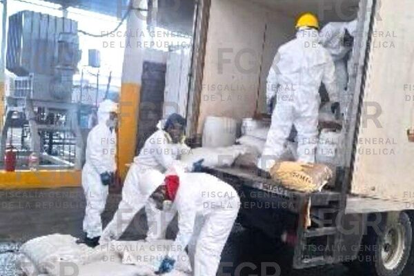 Fiscalía mexicana destruye tres toneladas de precursores químicos Fiscalía mexicana destruye tres toneladas de precursores químicos - Sputnik Mundo