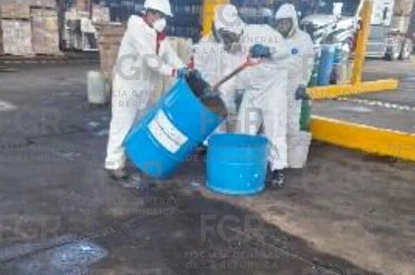 Fiscalía mexicana destruye tres toneladas de precursores químicos Fiscalía mexicana destruye tres toneladas de precursores químicos - Sputnik Mundo