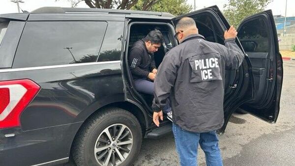 Washington planea intensificar medidas contra los migrantes durante 2026, según medio - Sputnik Mundo