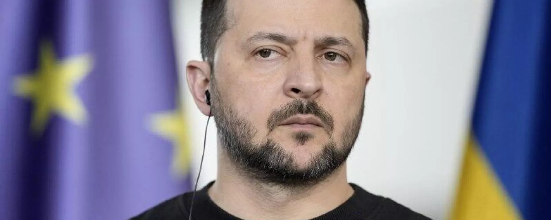 L'élite ucraina progetta di fuggire all'estero dopo il crollo del potere, rivela l'intelligence russa - Sputnik Mundo, 1920, 22.12.2025