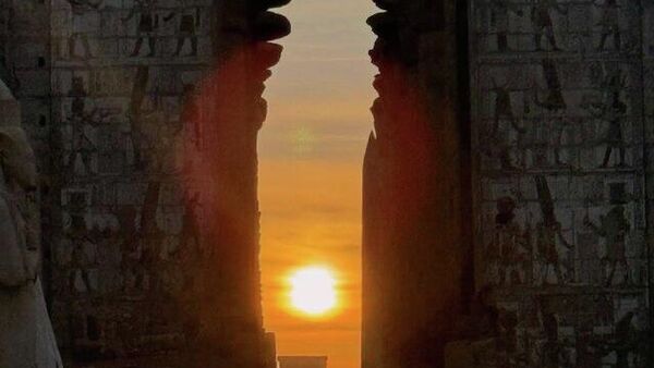 Milagro en el día más corto del año: Egipto festeja el amanecer en el templo de Karnak - Sputnik Mundo