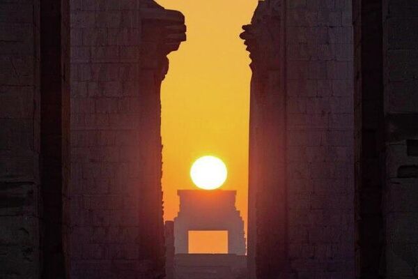 Milagro en el día más corto del año: Egipto festeja el amanecer en el templo de Karnak - Sputnik Mundo