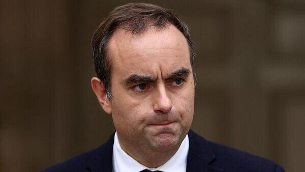 El primer ministro de Francia busca evitar el cierre de Gobierno tras fracaso en acuerdo presupuestal - Sputnik Mundo