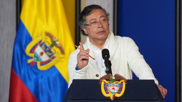 Petro declara emergencia económica en Colombia - Sputnik Mundo