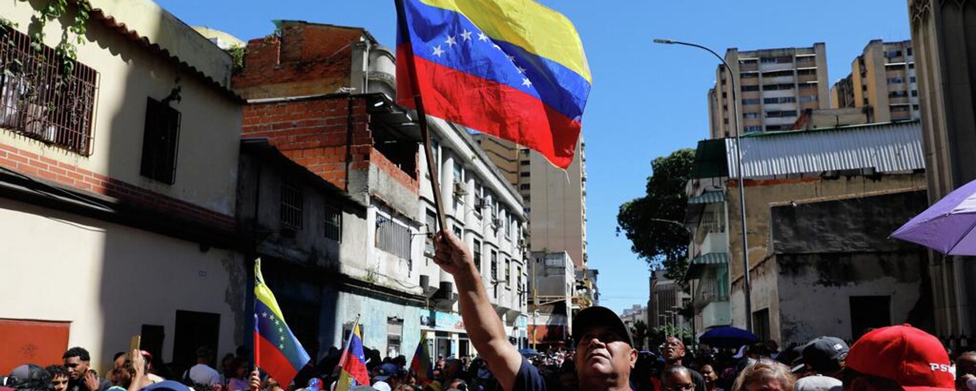 Una protesta en contra de la injerencia de EEUU en Venezuela el 13 de diciembre de 2025 - Sputnik Mundo, 1920, 23.12.2025