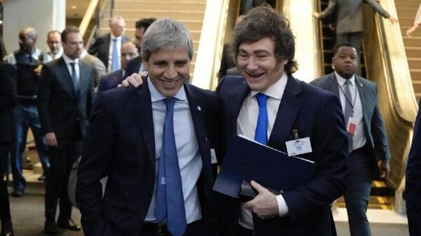 Milei buscaría reducir la dependencia hacia Wall Street para robustecer el perfil crediticio de Argentina - Sputnik Mundo