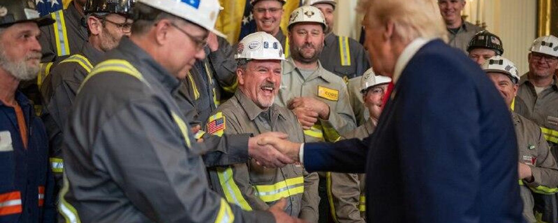 Justicia de EEUU da luz verde al arancel de $100 - Sputnik Mundo, 1920, 24.12.2025