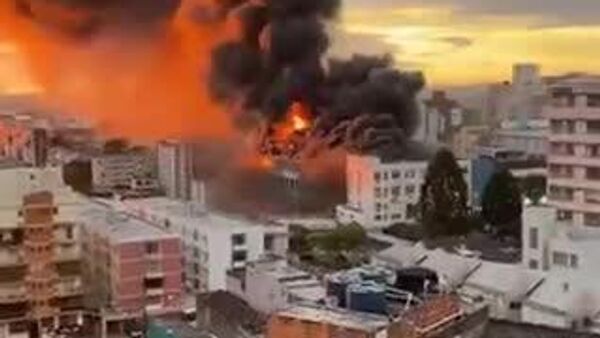 Fuerte incendio daña las instalaciones del histórico Colegio Marista en Brasil - Sputnik Mundo