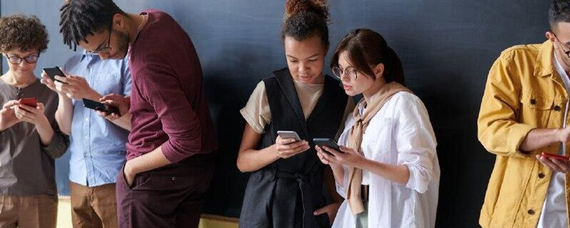 Nueva York obligará a las redes sociales a mostrar advertencias sobre salud mental - Sputnik Mundo, 1920, 07.05.2026