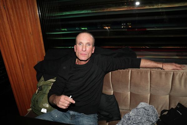 El actor estadounidense de 60 años Peter Greene, conocido por La Máscara y Pulp Fiction, fue hallado muerto la tarde del 12 de diciembre en su apartamento en el barrio de Lower East Side, Nueva York.Se consolidó como un villano en la gran pantalla durante la década de 1990. El representante del actor también indicó que Greene tenía previsto comenzar en enero el rodaje de un thriller independiente titulado Mascots. - Sputnik Mundo