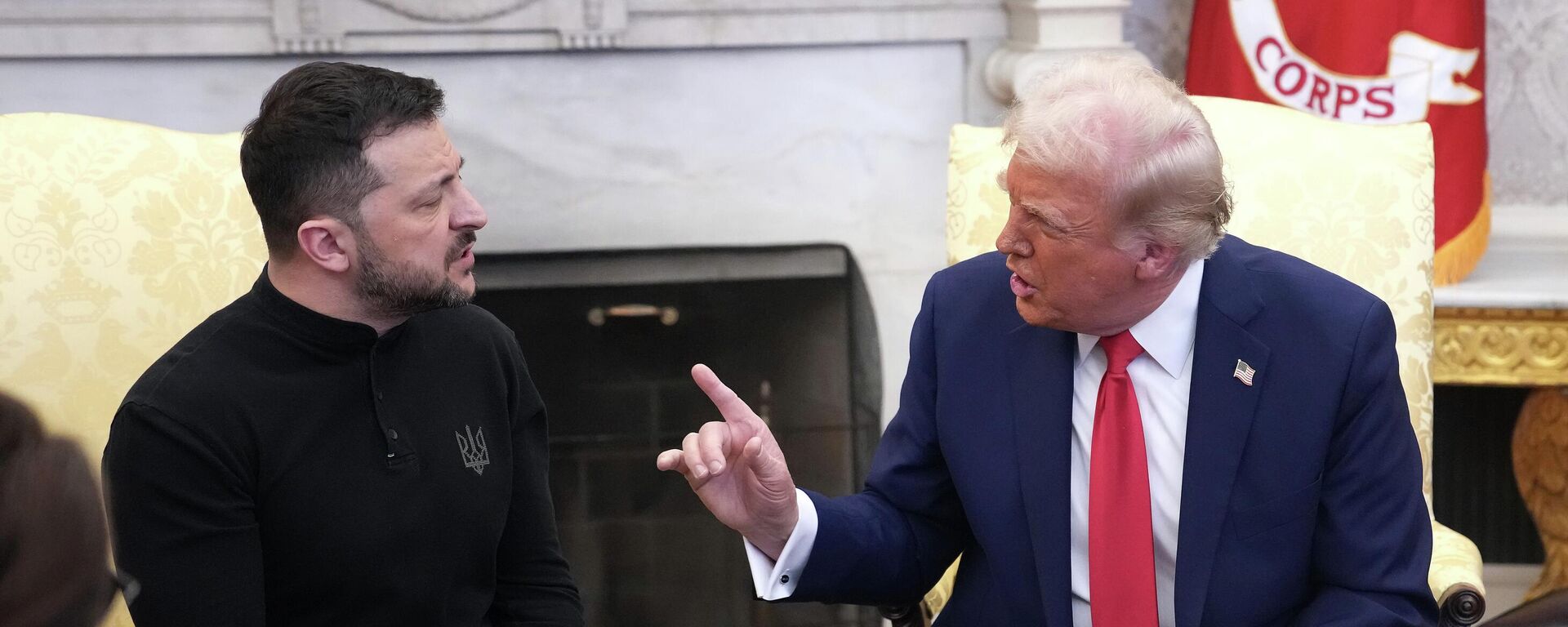 El presidente de EEUU, Donald Trump, y Volodímir Zelenski se reunieron en la Oficina Oval de la Casa Blanca el 28 de febrero de 2025 en Washington, D. C.   - Sputnik Mundo, 1920, 28.12.2025