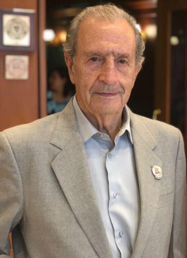 El 18 de diciembre, Ecuador despidió a su expresidente Rodrigo Borja Cevallos, quien ocupó la jefatura del Estado entre 1988 y 1992. El actual mandatario, Daniel Noboa, declaró tres días de duelo nacional.Borja Cevallos inició su trayectoria política en la década de 1960 como diputado. Fundó el partido Izquierda Democrática, con el que se postuló a la presidencia. Su gestión se distinguió por el respeto a los valores democráticos y al pluralismo político.En total, presentó su candidatura en cinco ocasiones, la última en 2002. Posteriormente, se retiró de la vida política y se dedicó a la labor académica. - Sputnik Mundo