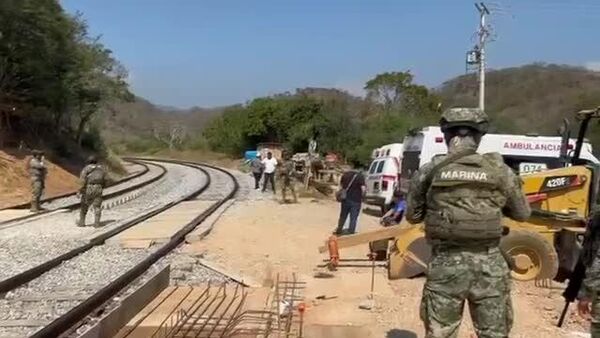 Al menos hay 15 personas heridas por descarrilamiento de tren del Corredor Interoceánico, confirman autoridades - Sputnik Mundo