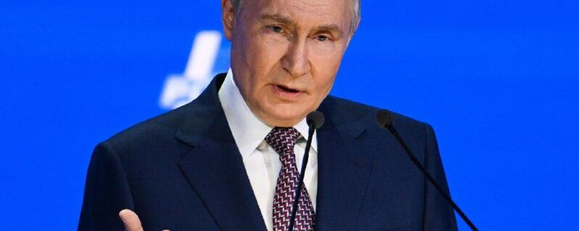 Atentado contra objetivo civil protegido: experto expone cómo el ataque ucraniano a la residencia de Putin infringe el derecho internacional - Sputnik Mundo, 1920, 21.01.2026