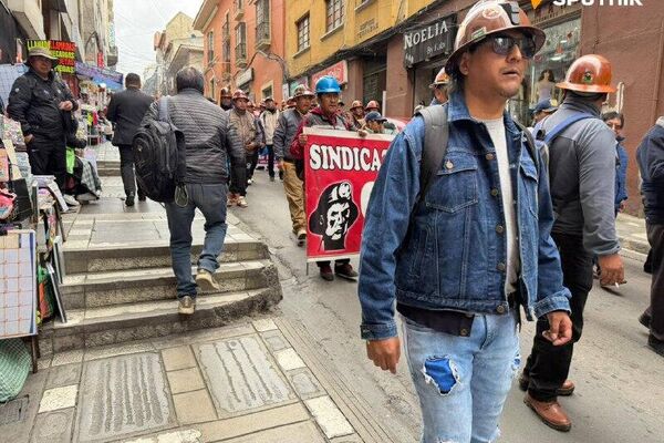 Mineros en Bolivia se suman a las manifestaciones contra el retiro de la subvención para los combustibles - Sputnik Mundo