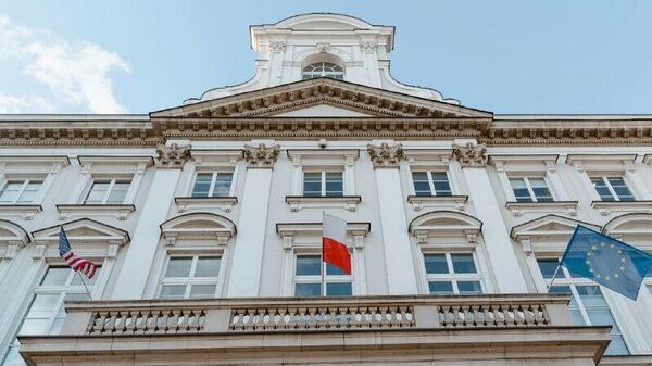 Gobierno de EEUU ordena a sus embajadas que supervisen abusos de los derechos humanos causados ​​por la migración masiva - Sputnik Mundo