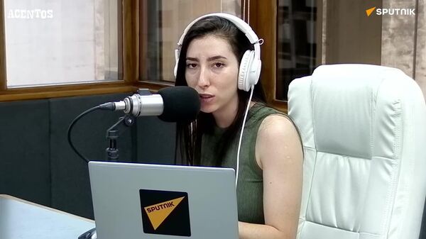 RADIO 'Acentos' | ¿A cuánto llevó Gustavo Petro el salario mínimo en Colombia? - Sputnik Mundo