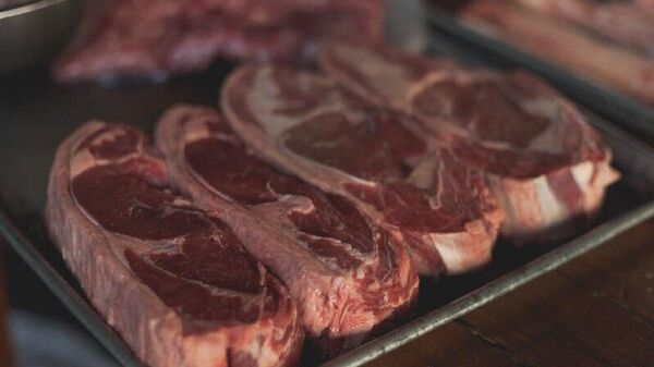 Uruguay alcanza récord y supera los 100 kilos de carne consumidos por habitante en 2025 - Sputnik Mundo