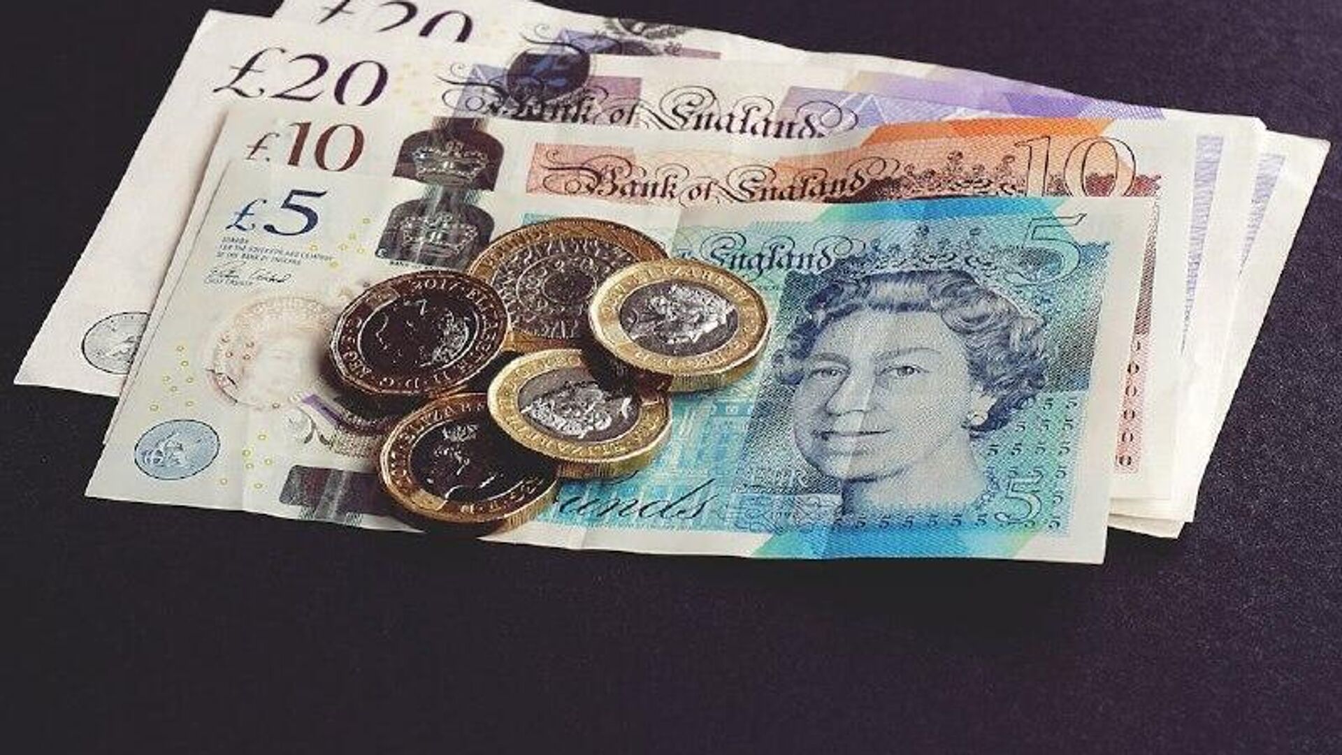 El consumo doméstico en Reino Unido registra una contracción anual tras las alzas de los impuestos El consumo doméstico en Reino Unido registra una contracción anual tras las alzas de los impuestos - Sputnik Mundo, 1920, 31.12.2025