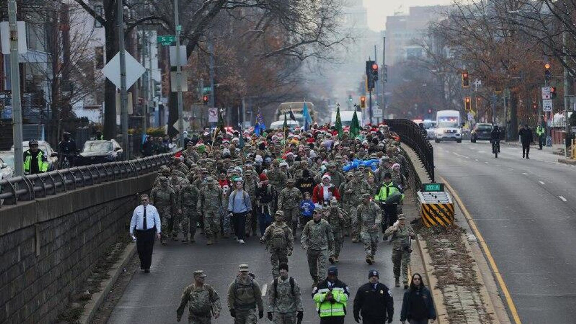 🪖 Trump anuncia el retiro de la Guardia Nacional de Los Ángeles, Chicago y Portland - Sputnik Mundo, 1920, 01.01.2026