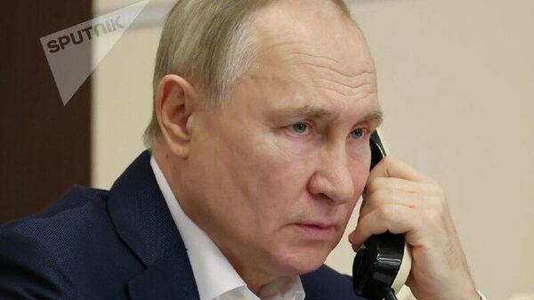 Putin recibe el informe del gobernador de la región de Jersón sobre la situación tras el ataque terrorista de Kiev - Sputnik Mundo