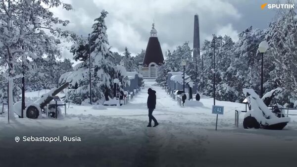 Rusia da la bienvenida al Año Nuevo envuelta en nieve y brillo invernal - Sputnik Mundo